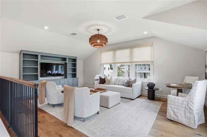 Image No.41-5 Bed Property for sale