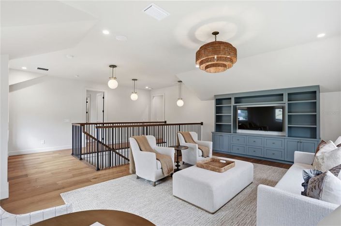 Image No.42-5 Bed Property for sale