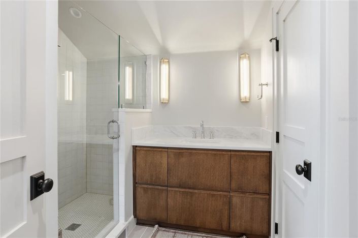 Image No.46-5 Bed Property for sale