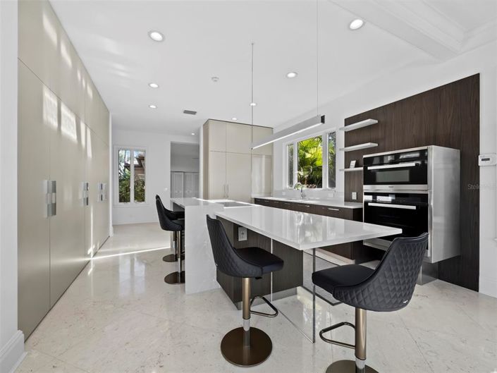 Image No.19-4 Bed Property for sale