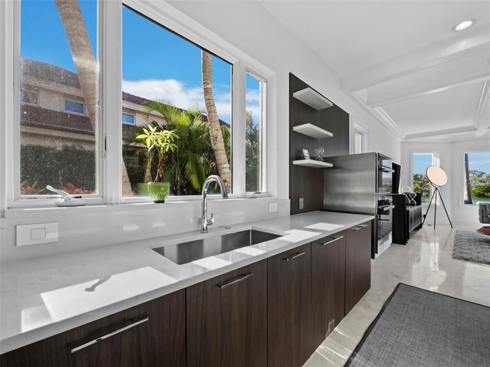 Image No.20-4 Bed Property for sale