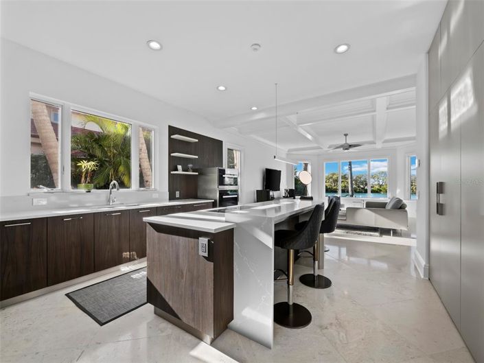 Image No.21-4 Bed Property for sale