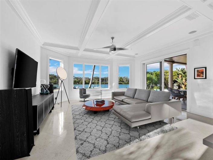 Image No.22-4 Bed Property for sale