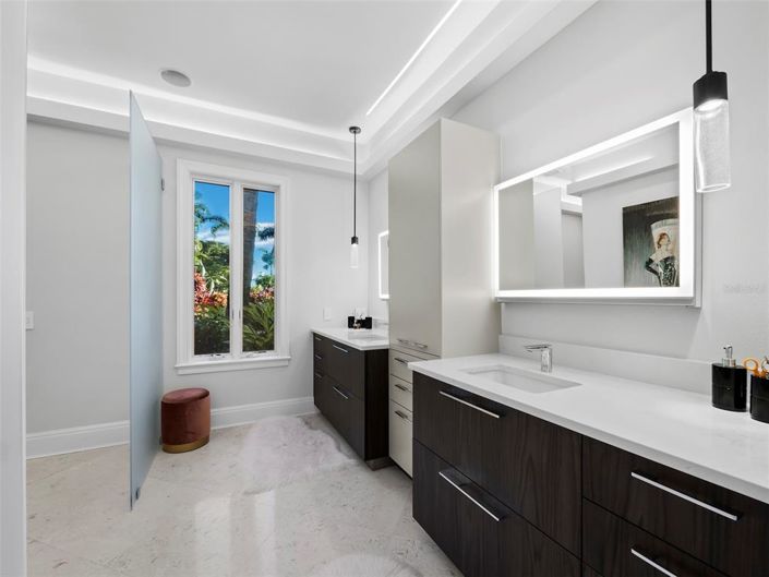 Image No.27-4 Bed Property for sale