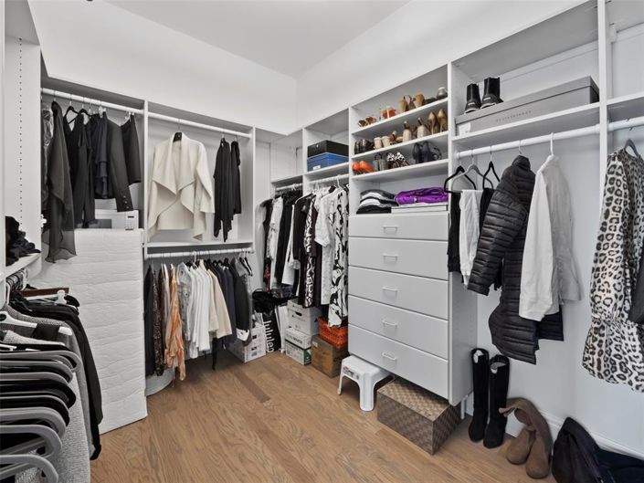 Image No.56-4 Bed Property for sale