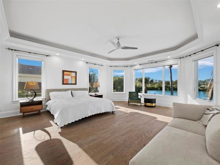 Image No.57-4 Bed Property for sale