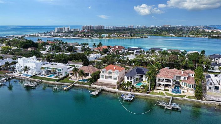 Image No.2-5 Bed Property for sale