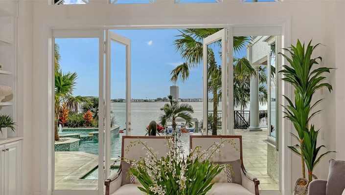 Image No.24-5 Bed Property for sale