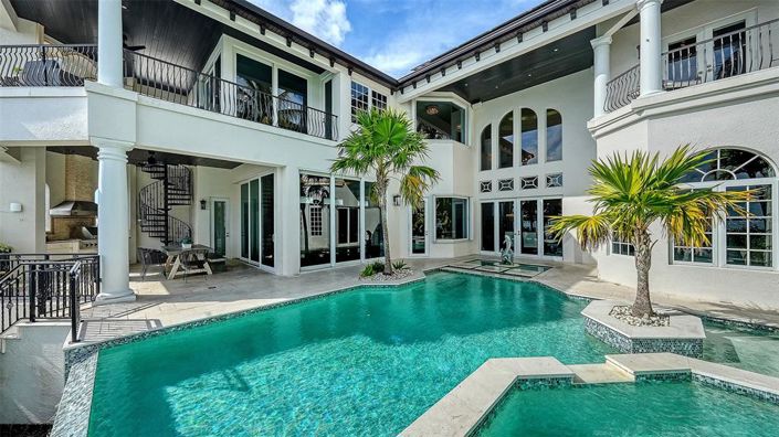 Image No.27-5 Bed Property for sale