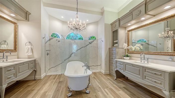 Image No.56-5 Bed Property for sale