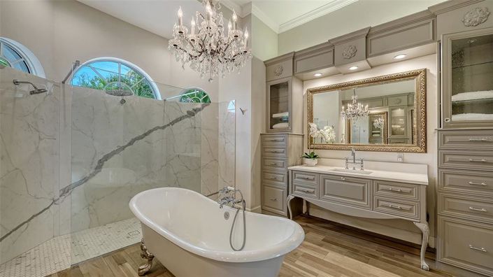 Image No.57-5 Bed Property for sale