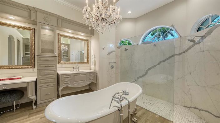 Image No.58-5 Bed Property for sale