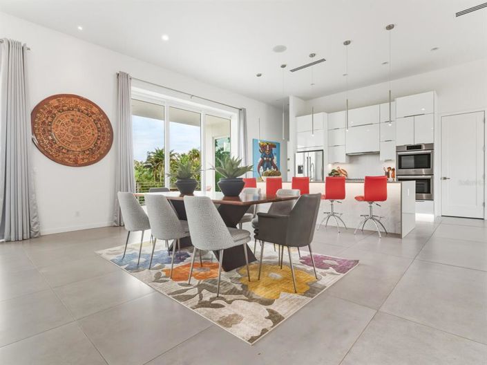 Image No.12-4 Bed Property for sale