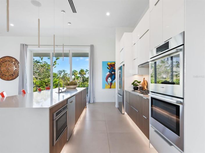 Image No.13-4 Bed Property for sale