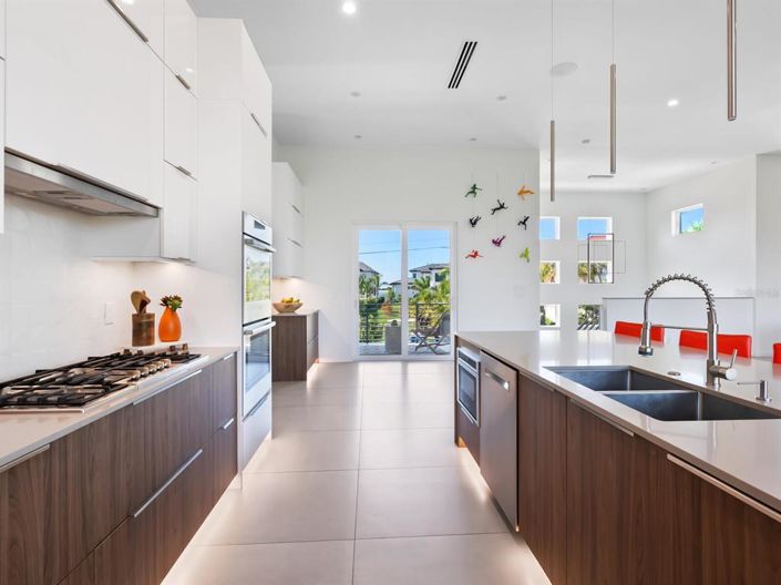 Image No.14-4 Bed Property for sale