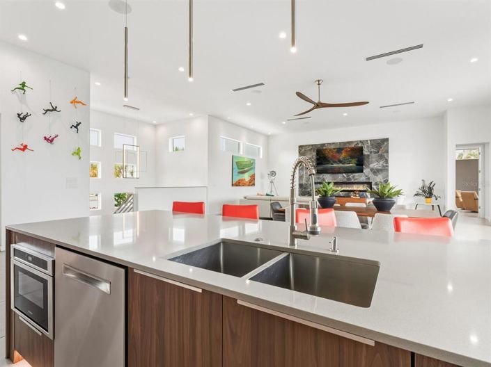 Image No.15-4 Bed Property for sale