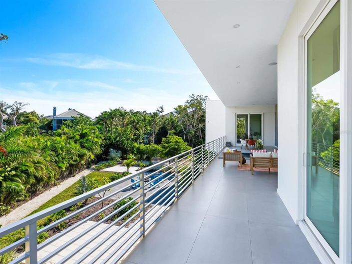 Image No.20-4 Bed Property for sale