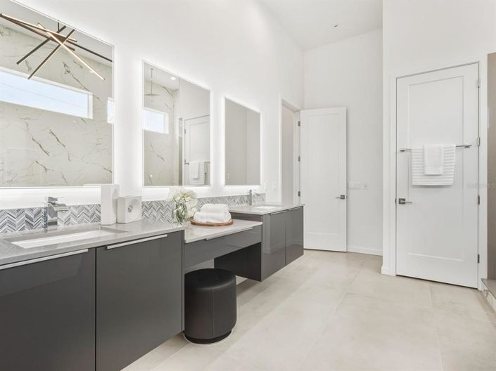 Image No.26-4 Bed Property for sale