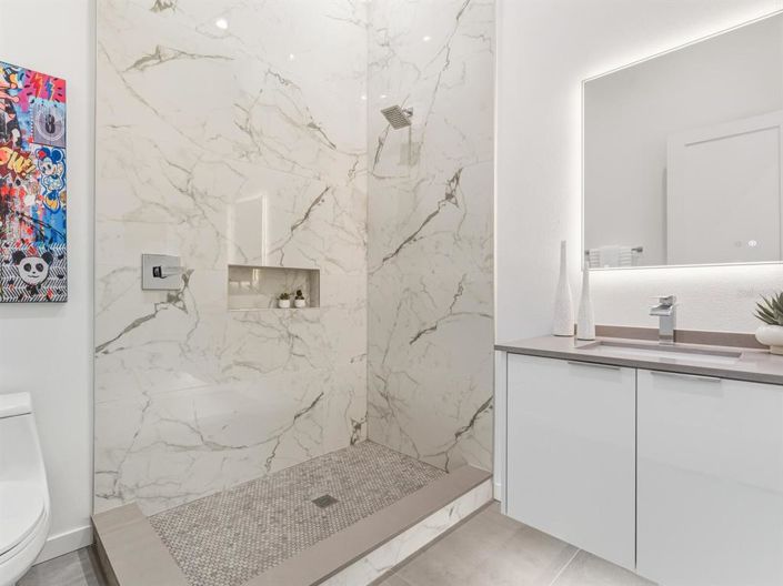 Image No.28-4 Bed Property for sale