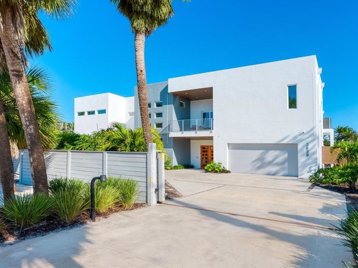 Image No.4-4 Bed Property for sale