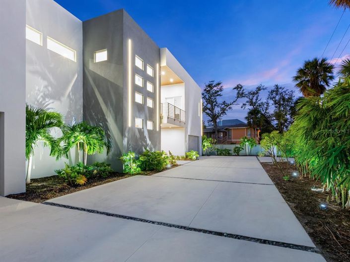 Image No.41-4 Bed Property for sale