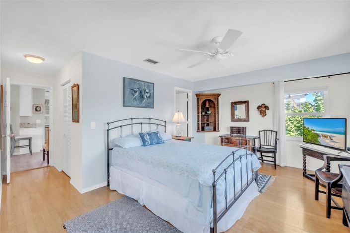 Image No.20-2 Bed Property for sale