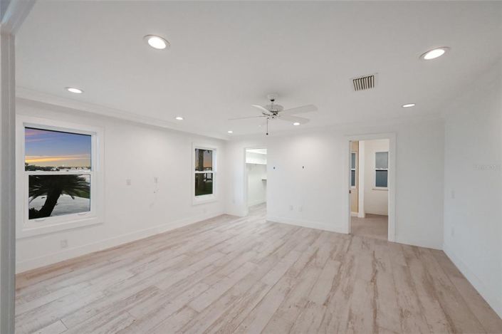 Image No.27-3 Bed Property for sale