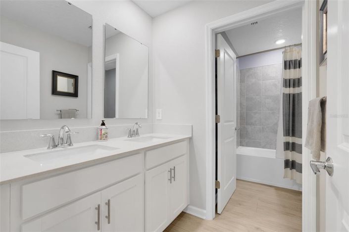 Image No.17-5 Bed Property for sale