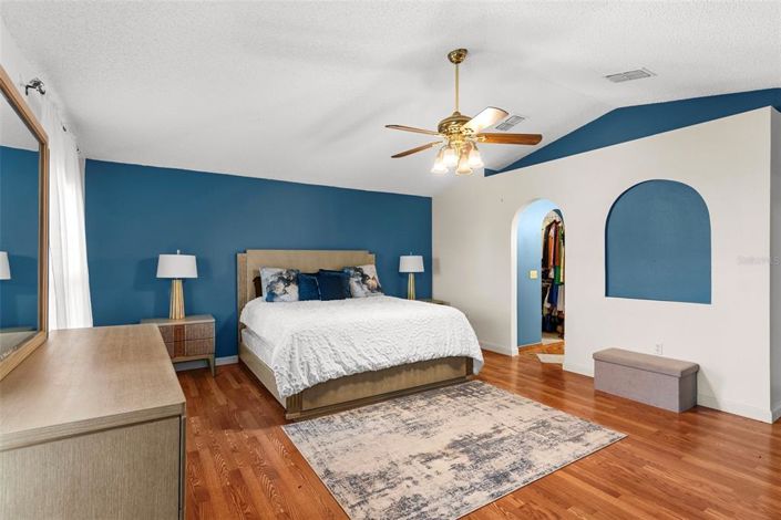 Image No.16-4 Bed Property for sale