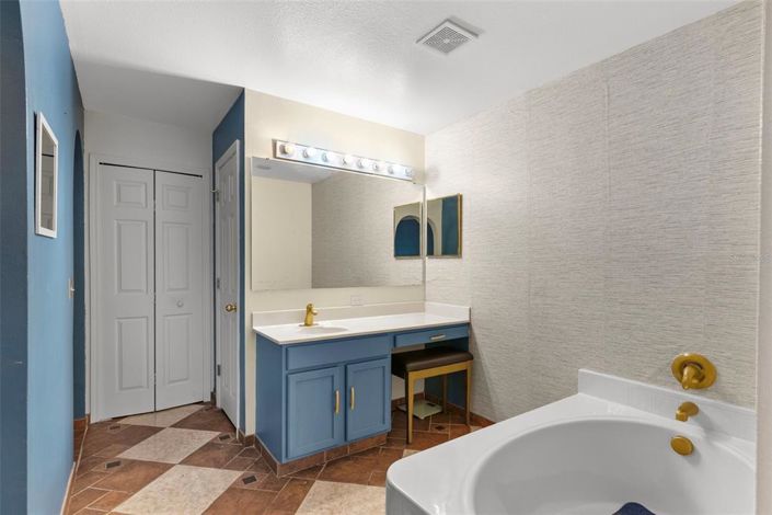 Image No.18-4 Bed Property for sale