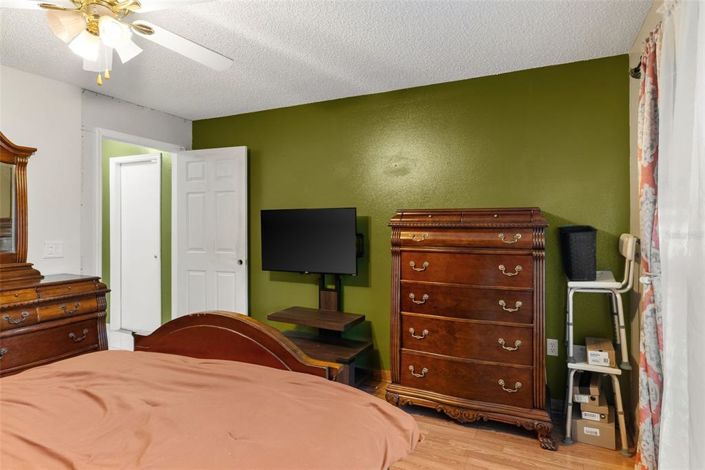 Image No.24-4 Bed Property for sale