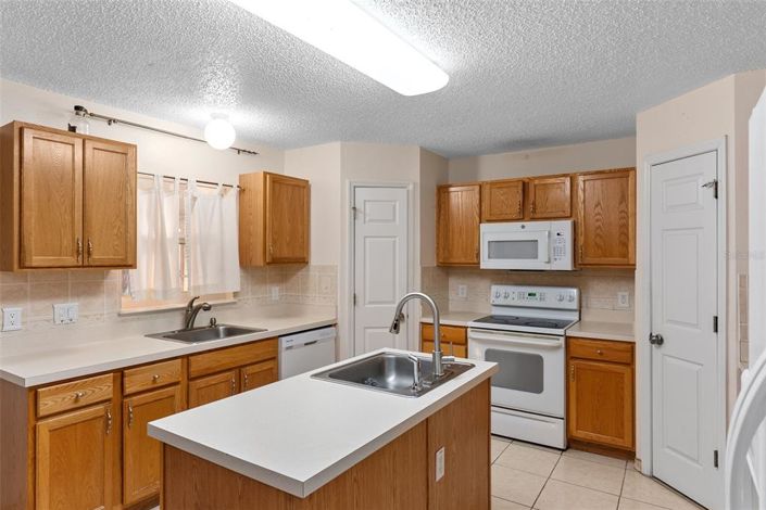 Image No.9-4 Bed Property for sale