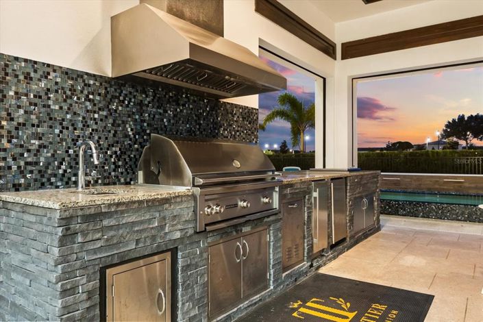 Image No.12-12 Bed Property for sale