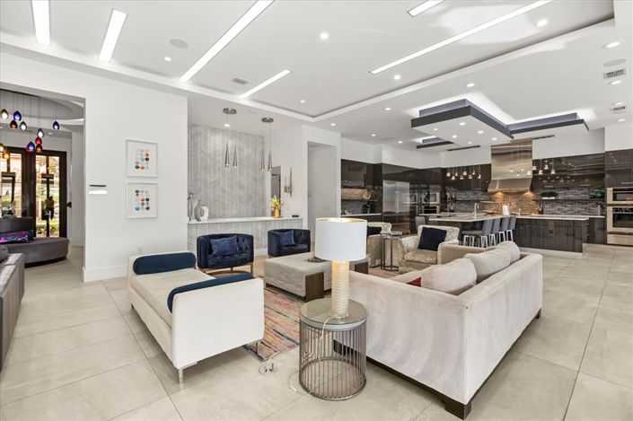 Image No.20-12 Bed Property for sale