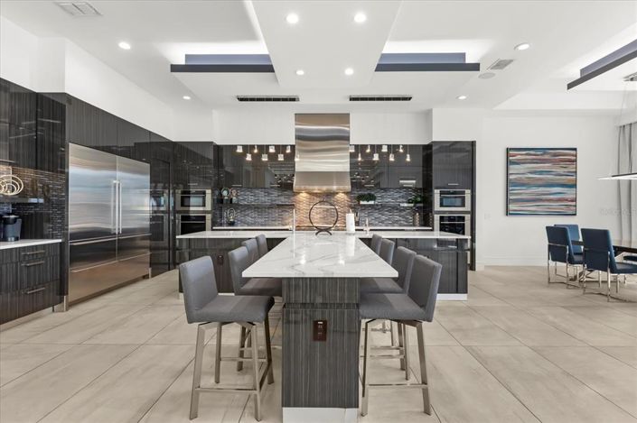 Image No.24-12 Bed Property for sale