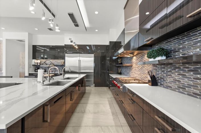 Image No.25-12 Bed Property for sale