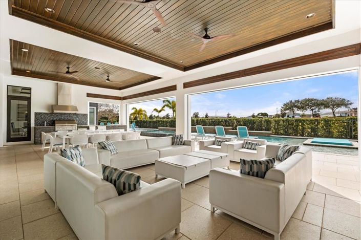 Image No.27-12 Bed Property for sale