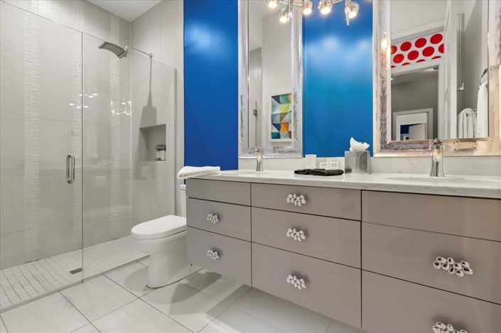 Image No.33-12 Bed Property for sale