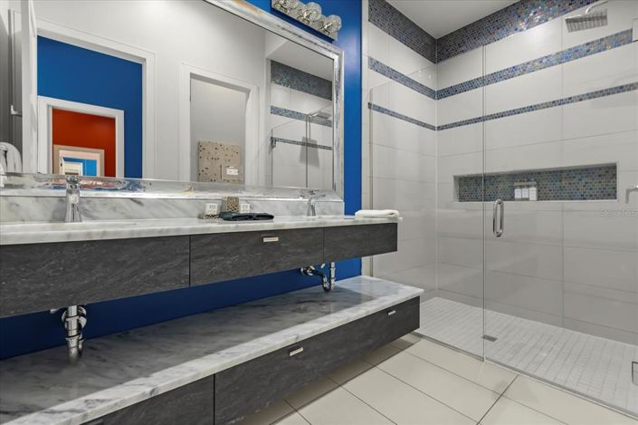 Image No.36-12 Bed Property for sale