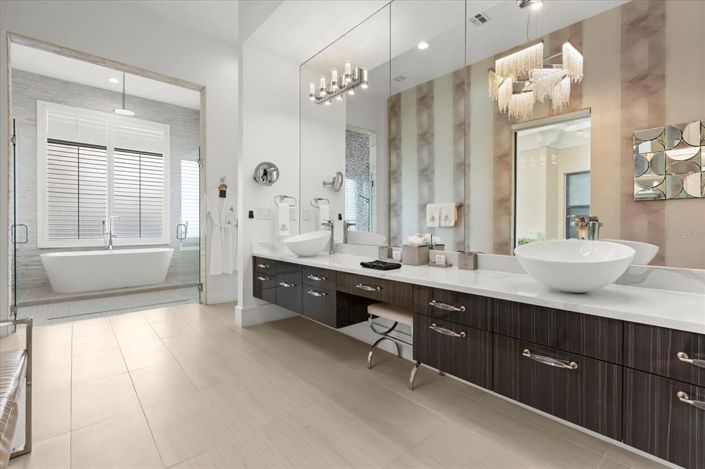 Image No.43-12 Bed Property for sale