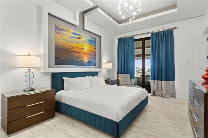 Image No.56-12 Bed Property for sale