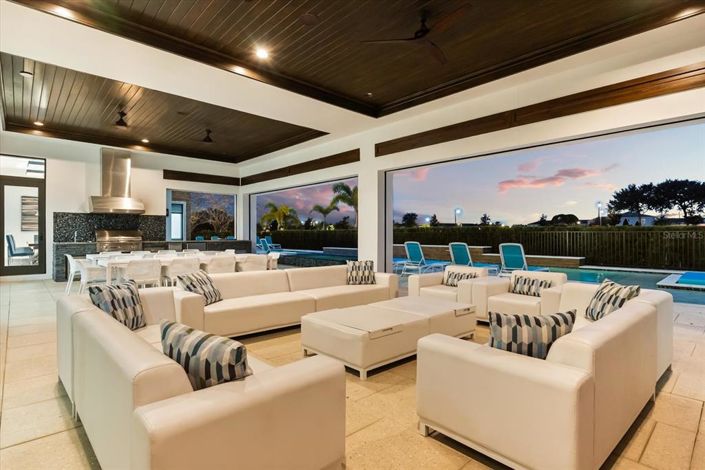 Image No.7-12 Bed Property for sale