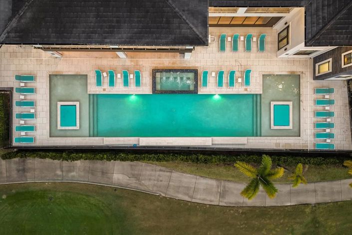 Image No.8-12 Bed Property for sale