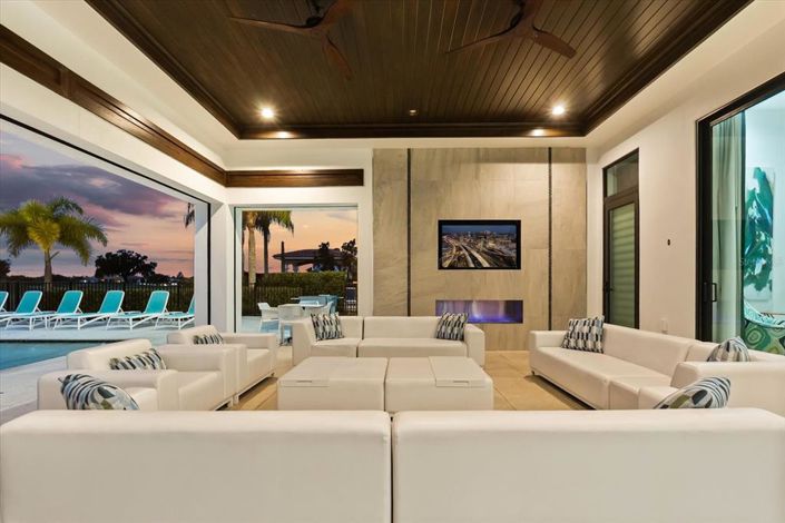 Image No.9-12 Bed Property for sale