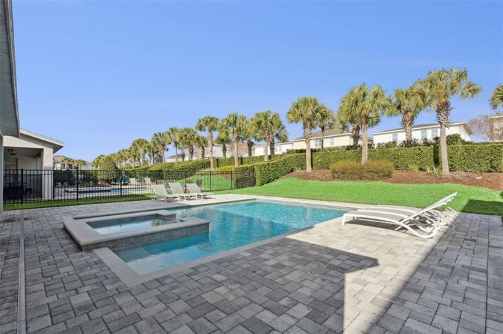 Image No.14-8 Bed Property for sale