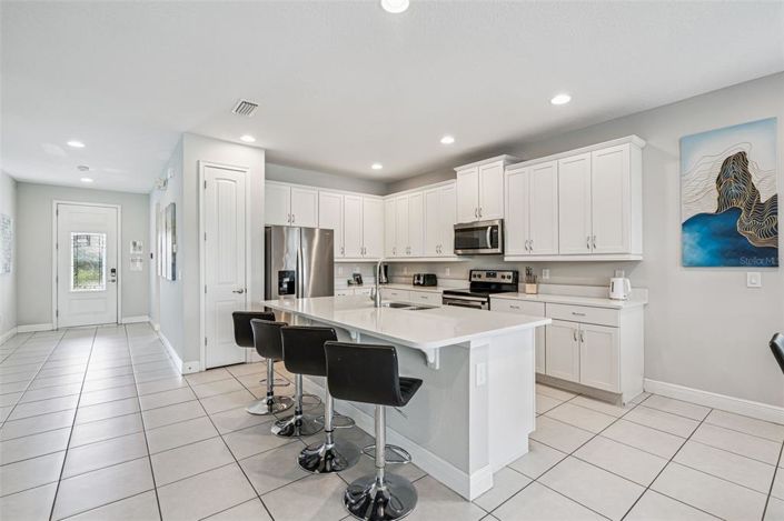 Image No.19-8 Bed Property for sale