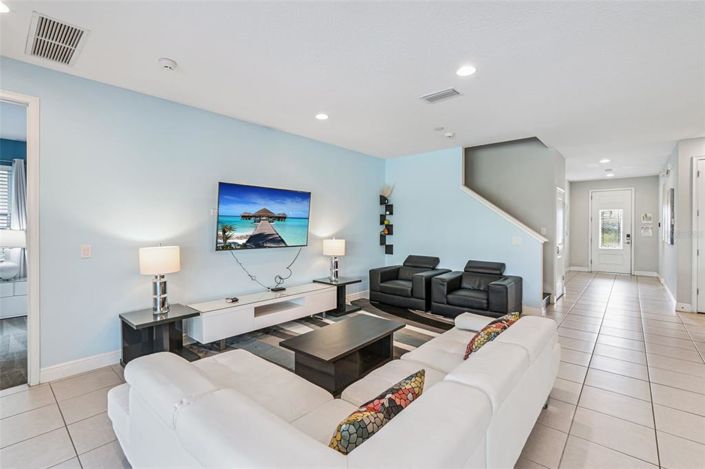 Image No.24-8 Bed Property for sale