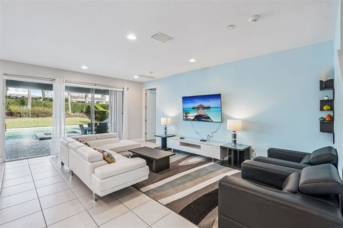 Image No.25-8 Bed Property for sale