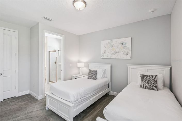 Image No.39-8 Bed Property for sale