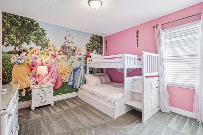 Image No.5-8 Bed Property for sale